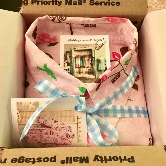 Welcome to my carefully curated little closet.❤️ - Picture 3 of 7